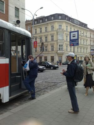 Obrzek umstn externho hlsie na tramvaji. Kliknutm spustte zvuk.